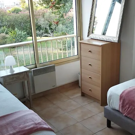 Escale Au Val De La *